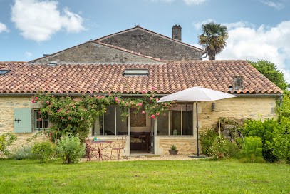 Logis de l'Épinière : Gîte de Charme de qualité - Piscine Cheminée, Gîte aux Nouillers