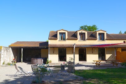 Campolatté - Gîte & Location de vacances avec étang de pêche, Gîte à Loubès-Bernac