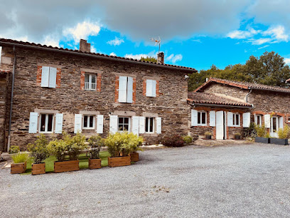 Les Pierres De Fonfage, Gîte à Boissezon