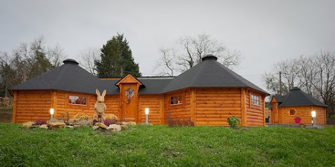 Gîte Les Lapinous (Double Kota Finlandais Et Son Espace Bien-être Privatif), Gîte à Montgon