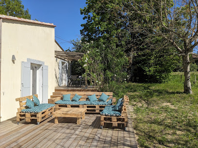 La Maison Des Coteaux Du Château Mazeris, Gîte à Fronsac