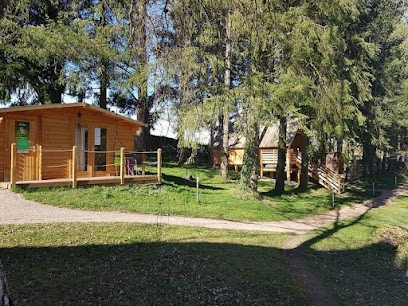 Les cabanes de la petite sapinière, Gîte à Voussac
