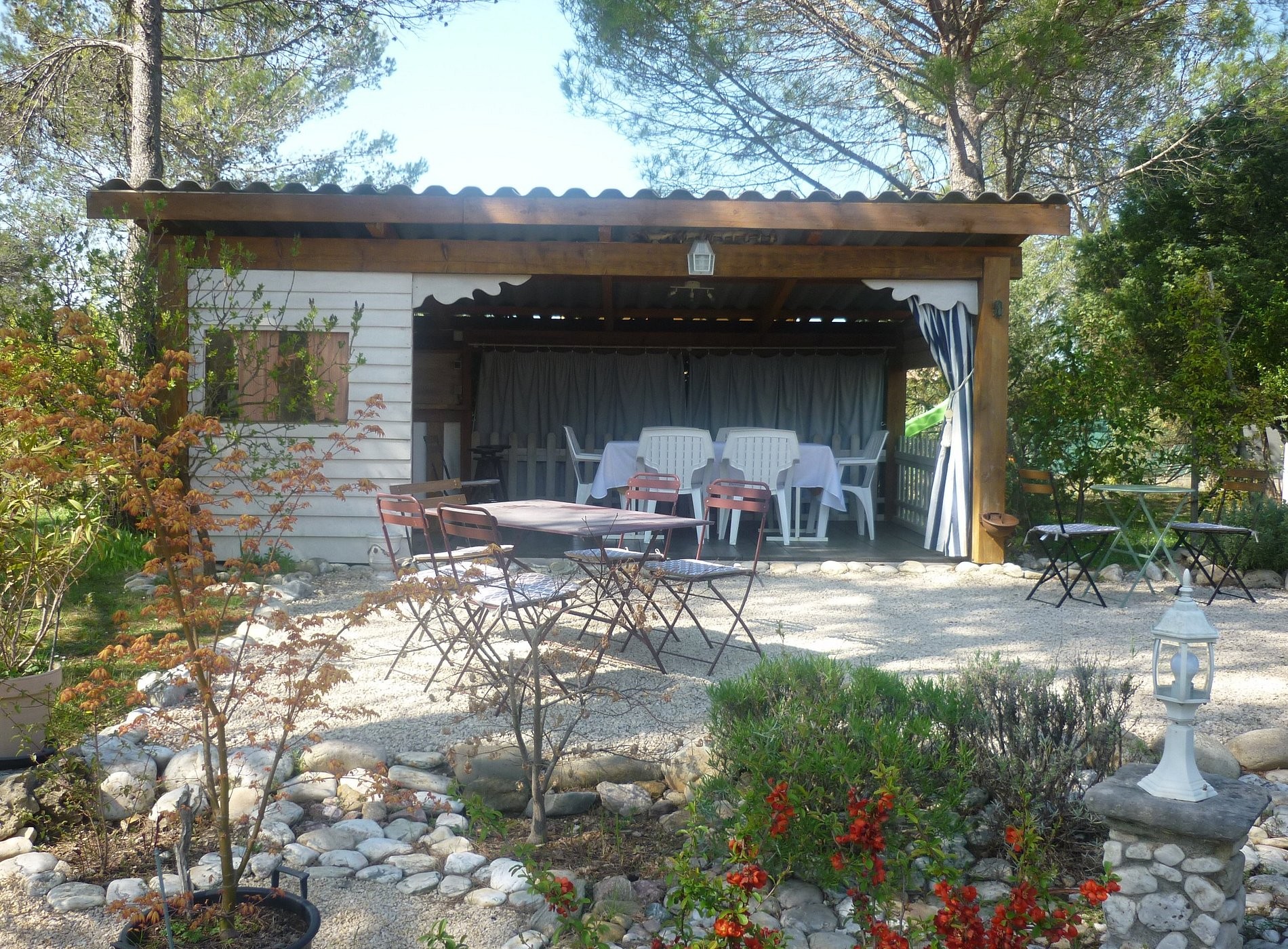 Gite et Roulotte Entre Vignes et Oliviers, Gîte à Massillargues-Attuech