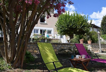 Les Mille et Une Collines - Location de vacances à Saint-Germain-Du-Salembre, Gîte à Saint-Germain-du-Salembre