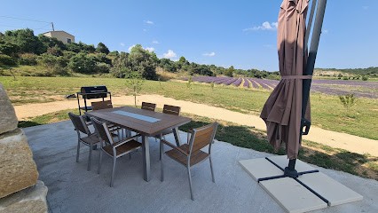 Les Écrins de la Doline, Gîte à Larnas