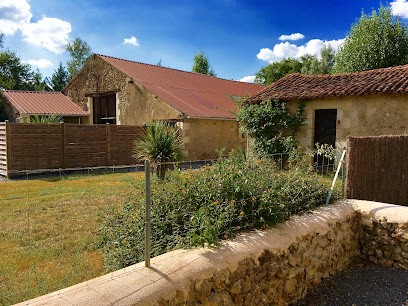 Gîtes et Parc Canin de La Rebertière, Gîte à Queaux