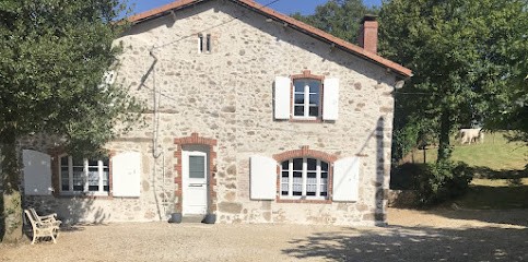 Home At Grandpa's, Gîte à Combrand