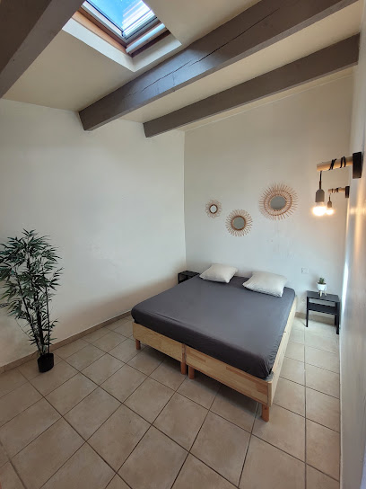 Location Appartement En Courte Durée 1-4 Personnes, Gîte à Saint-Mitre-les-Remparts