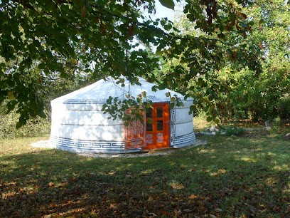 Yourtes en bourgogne, Gîte à Villeneuve-sur-Yonne