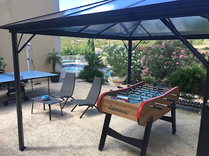 Gîtes Les Oliviers : Gîte Avec Piscine, Jardin Et Terrasse, Gîte De Groupe, Proche Vallon-Pont-D'arc, En Sud Ardèche Gîte à Lagorce
