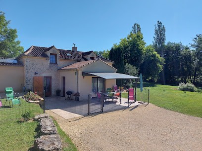 Moulin neuf de Combecave Gites de France, Gîte à Saint-Amand-de-Vergt