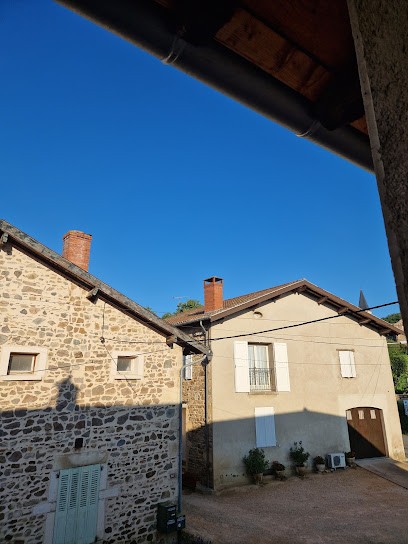 Raisin Rose, Gîte à Émeringes