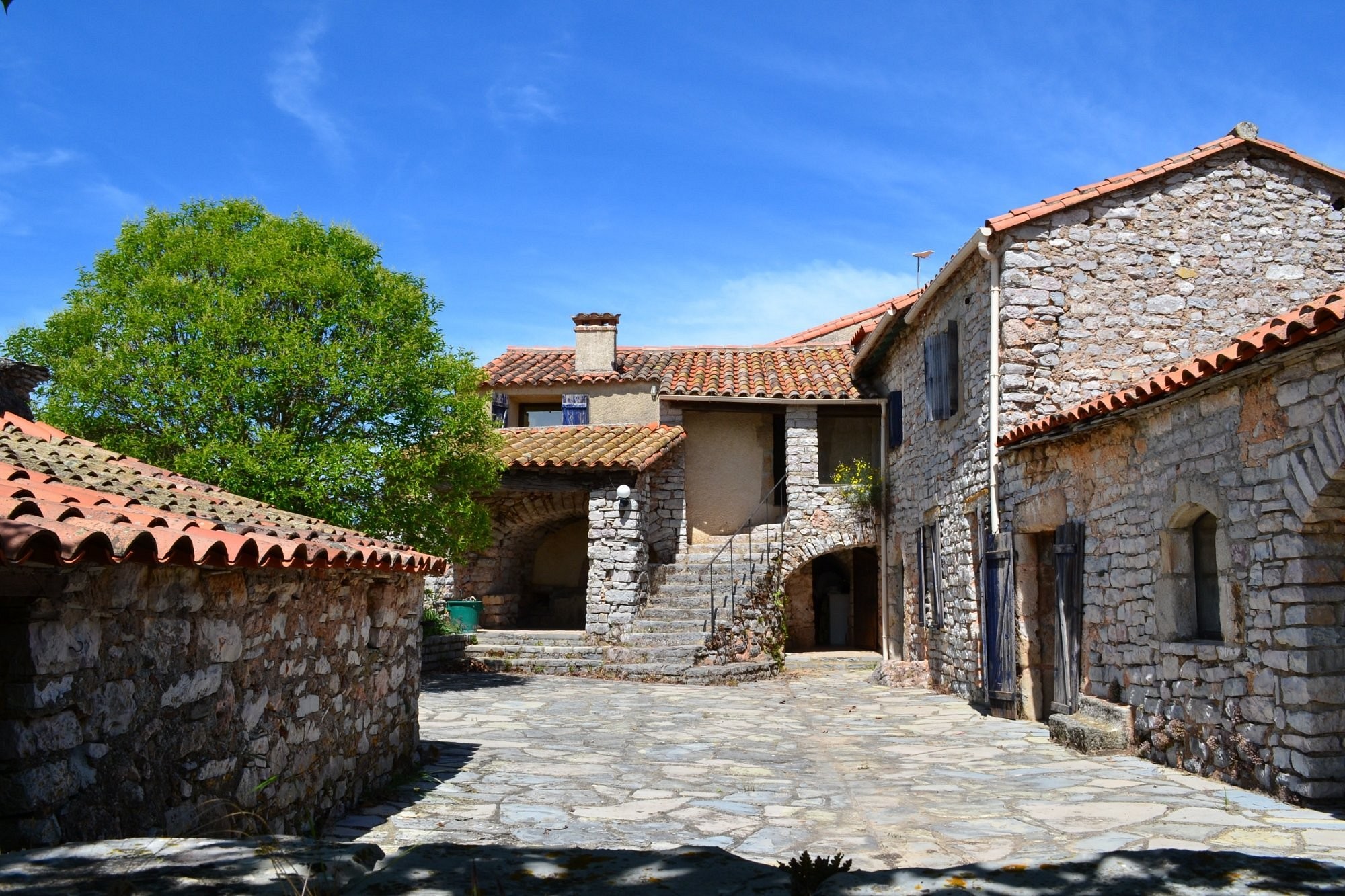 Escale De La Jurade .FR, Gîte à Rogues