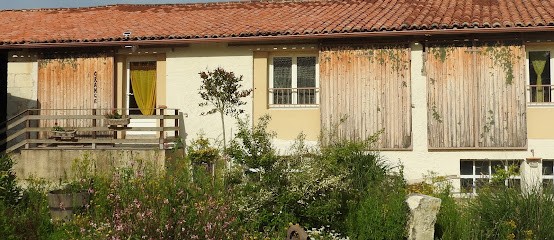 La Grange Couture - Gite grande capacité, 5 chambres, clim, préau, piscine IDEAL POUR LES FAMILLES, chèque-vacance, Gîte à Manzac-sur-Vern