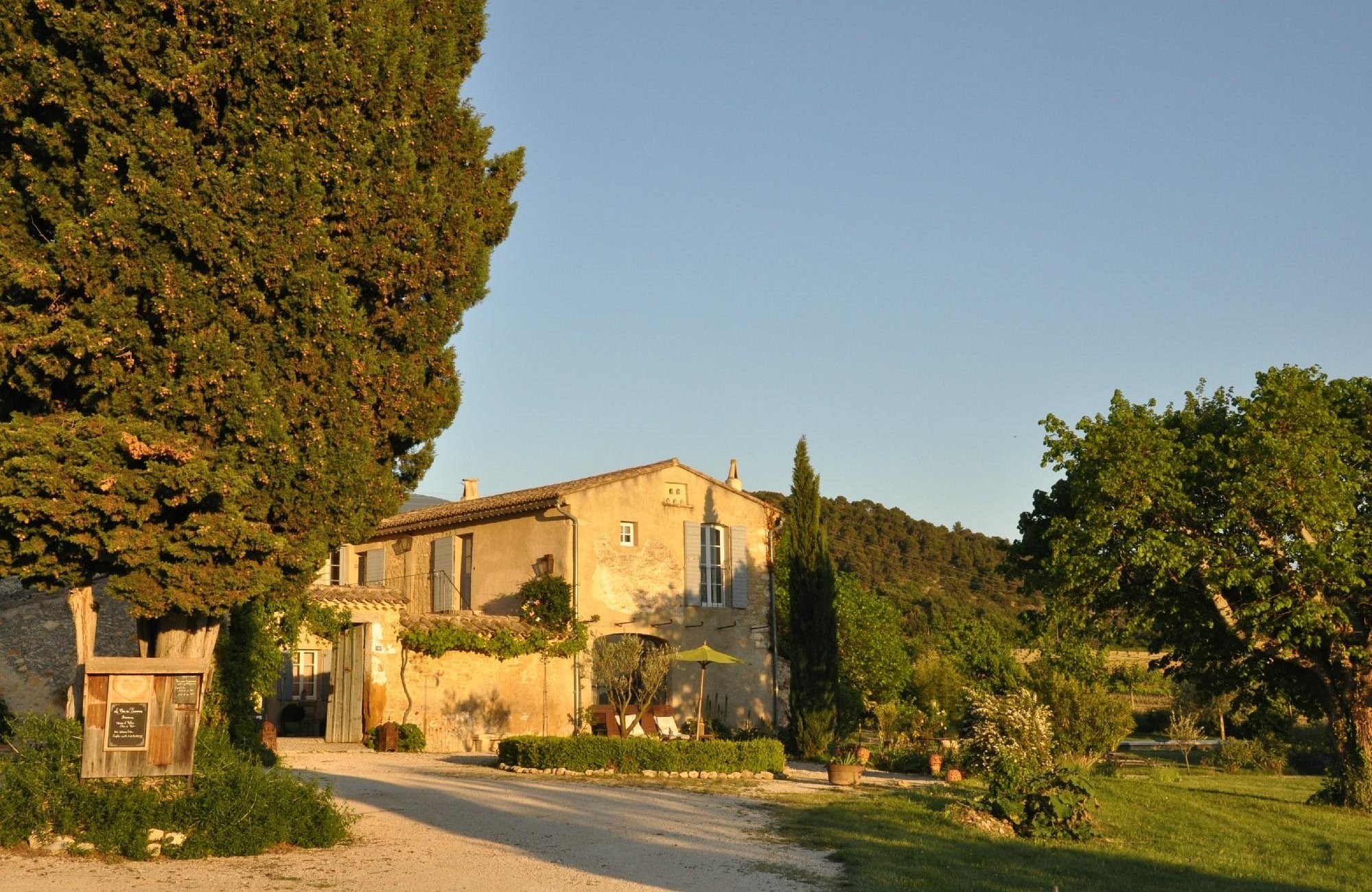Le Mas en Provence, Gîte à Entrechaux