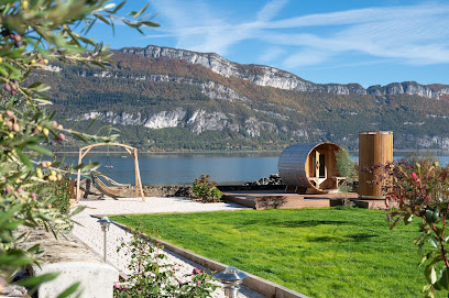 Pavillon Sur Le Lac, Gîte à Conjux