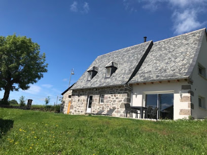 Gîte La Petite Maison, Gîte à Saint-Étienne-de-Carlat