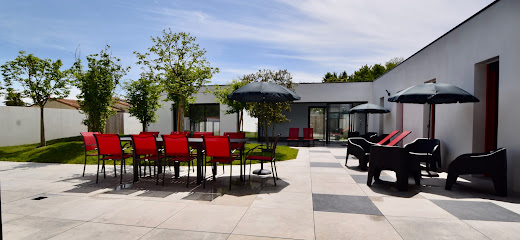 Villa Juganoma Avec Piscine Intérieure Chauffée, Gîte à Royan