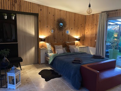 La Parenthèse chambre spacieuse avec spa privatif, Gîte à Gourdon