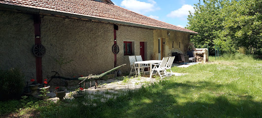 Gîte Ecrin De Nature Et Source D'art, Gîte à Saulx-lès-Champlon