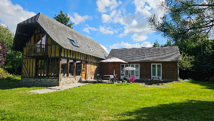 Maison Normande Avec Piscine Privée Chauffée, Gîte à la Noë-Poulain