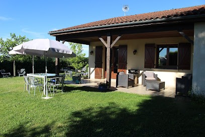 Cottage Lake with Mountains, Gîte à Saint-Gérons