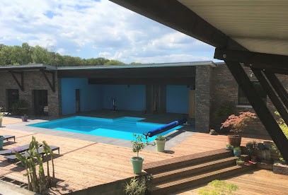 Gîtes de Cahuzac : Location gites en appartements de vacances (adults only), en pleine nature, pour 2 à 4 personnes, avec sauna, piscine chauffée, proche Besançon à Dampierre dans le Jura, Bourgogne-Franche-Comté, Gîte à Dampierre