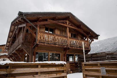 Treeline Chalets - The Chilly Sheep, Gîte à Morzine