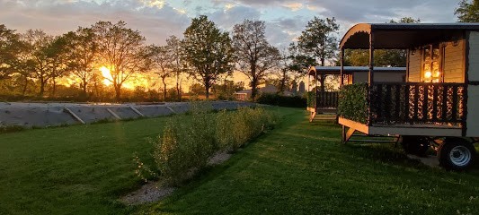 L'insolite de Nathcy, Gîte à Thiel-sur-Acolin