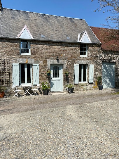 La Petite Maison - 1 La Relierie, Gîte à Gavray