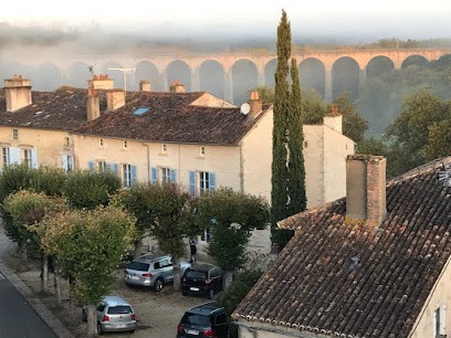 GÎTE VILLA D'ELINAS, Gîte à Lusignan