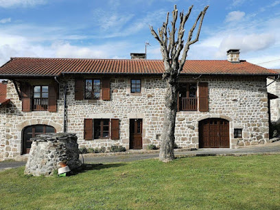 Gîtes Des Gorges Du Lignon : Le Platane Et L'atelier, Gîte à Grazac