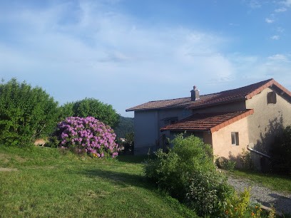 Gite Les Hauts de Thiers, 3 épis face à la chaine des Puys, Gîte à Thiers