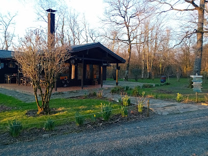 Le Chalet De Léandre, Gîte à Bellebrune