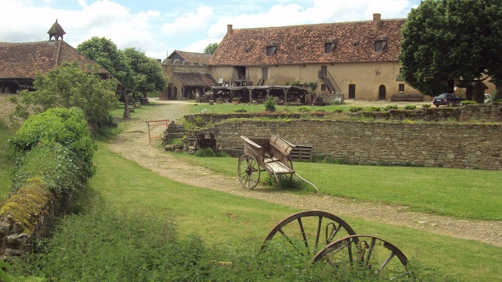 Le Porteau Enchanteur, Gîte à Sarzay