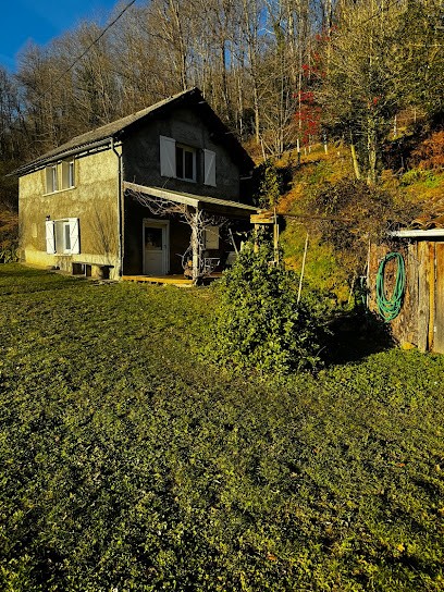 Domaine Du Valier - Location Gites Et Chalets Avec Jaccuzi, Gîte à Soulan