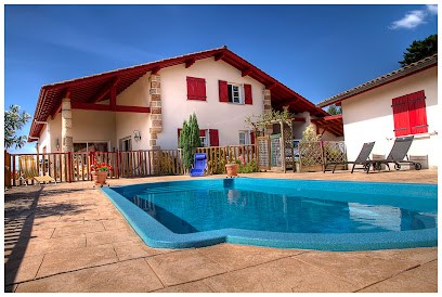 Katalin Gorri Etxea Gîtes et Chambres d'hôtes, Gîte à Halsou