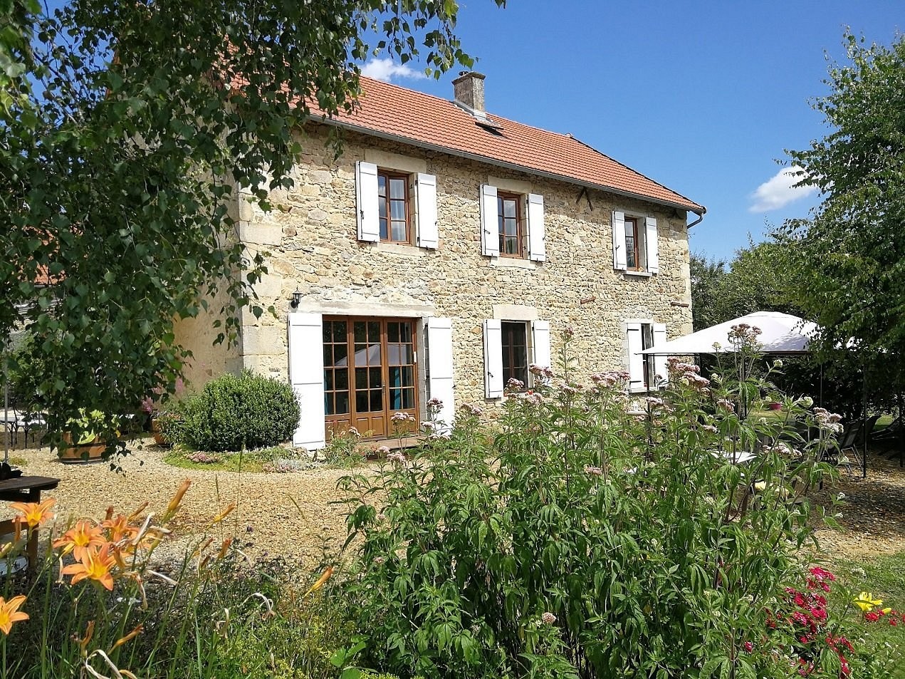 Aux 2 Puys - Gîte Le Lemptégy, Gîte à Saint-Priest-des-Champs