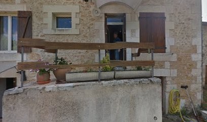 Gite Petite Maison Au Bord De L'eau, Gîte à Chiré-en-Montreuil