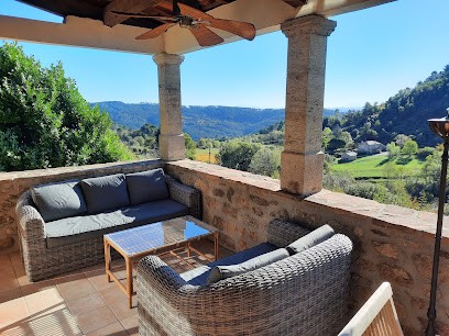 Gite La calade de Joux - calme, chembres climatisées, grande piscine et vue panoramique, Gîte à Chassiers