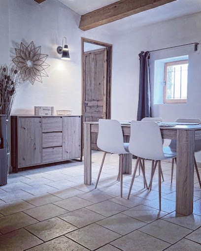 La Campagne de Tikem, Gîte à Revest-des-Brousses