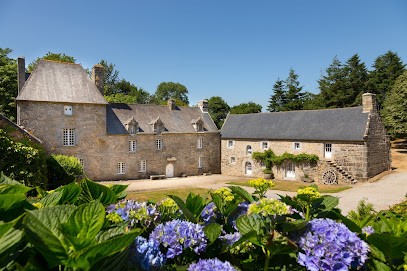 Manoir de Logueltas : Location gites avec jardins privatifs, piscine, animaux bienvenus, Côtes-d’Armor en Bretagne, Gîte à Saint-Nicolas-du-Pélem