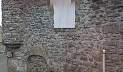 GITE LA PETITE MAISON SAGRANIERE, Gîte à Salers