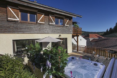 Gites les rochettes pour 16 pers : l'épicéa pour 2 pers , le charme avec jacuzzi 4pers , le mélèze pour 10 pers, Gîte aux Moussières