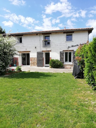 Gîte La Blanche Longère, Gîte à Compertrix