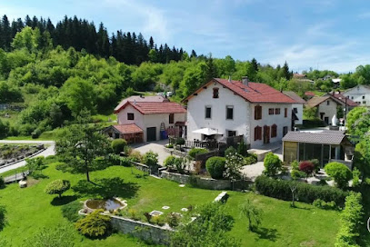 Gîte Des Monts Jura : 4 Chambres 12 À 14 Personnes - Vue Panoramique, Gîte aux Crozets