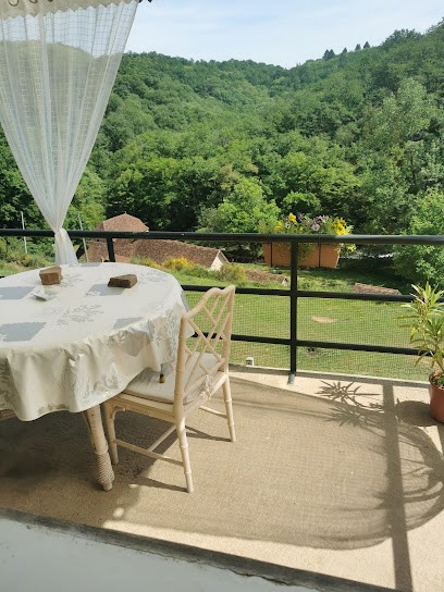 Chalet de l'auvezere, Gîte à Savignac-Lédrier