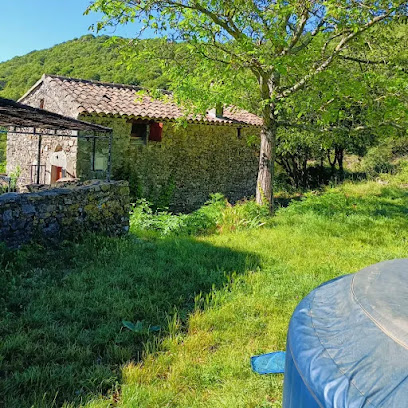 Gîte Mas Des Coudounels, Gîte à Saint-Julien-les-Rosiers