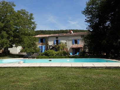 Domaine La Roumaude : location gites de vacances spacieux équipés de tout confort / location salle polyvalente au pied des Pyrénées avec accès piscine et jardin dans une région viticole au cœur du pays Cathare à Saint-Benoit dans l’Aude à proxi, Gîte à Saint-Benoît