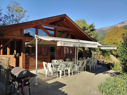 Les Chalets D'arlos, Gîte à Arlos